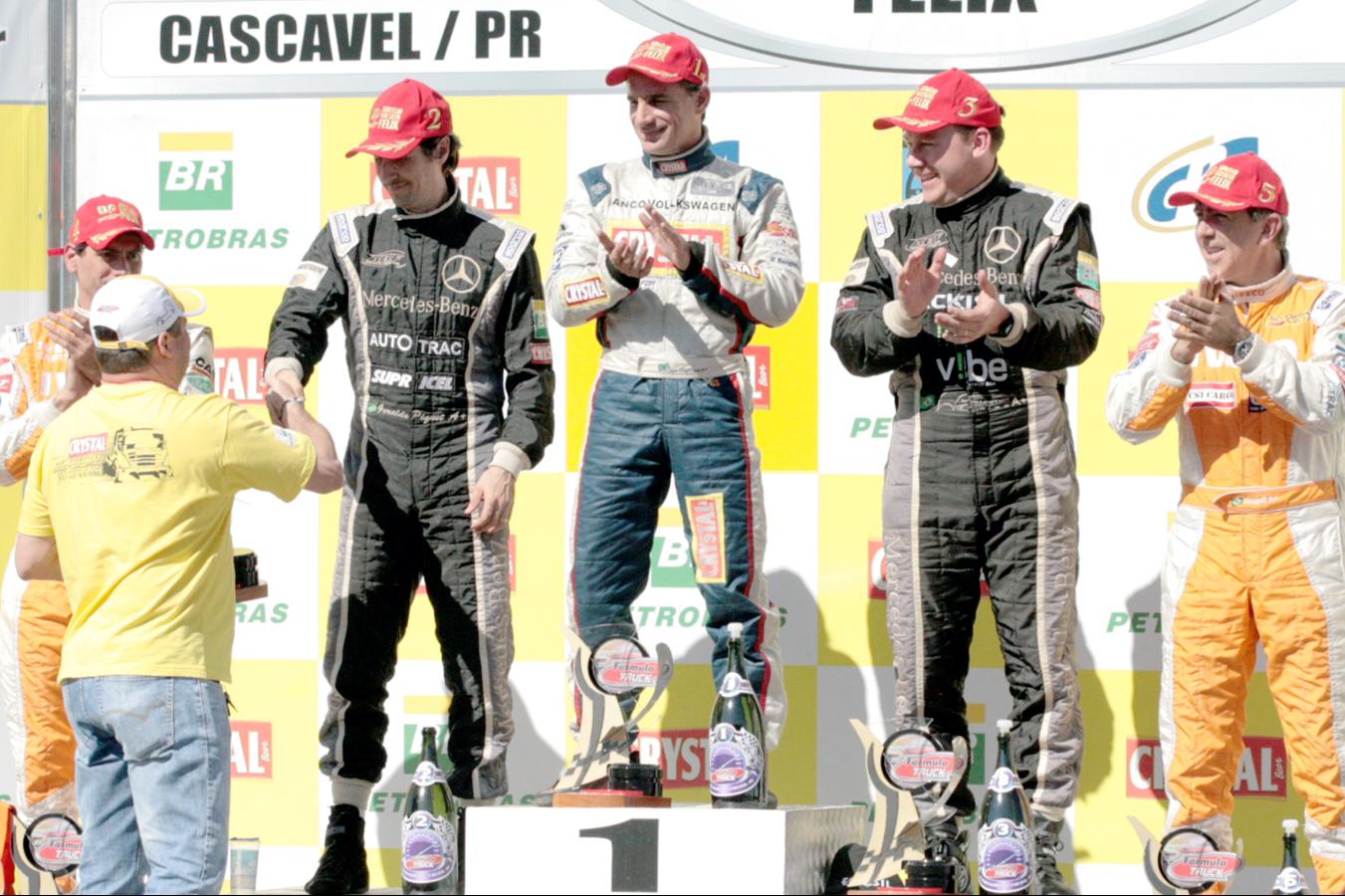 Geraldo Piquet recebendo o troféu de segundo lugar