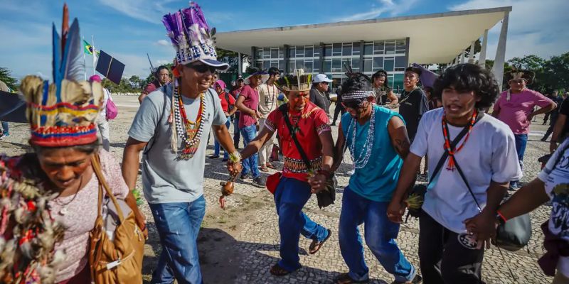 Indígenas fazem ato contra Marco Temporal em frente ao STFv