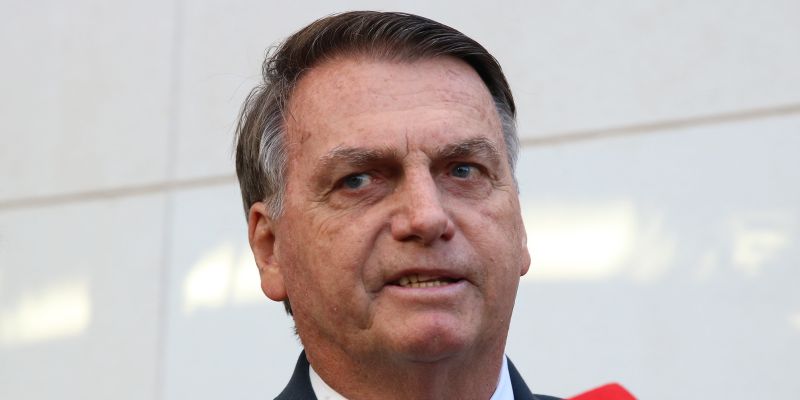 Saiba como funcionou fraude de cartão de vacina de Bolsonaro