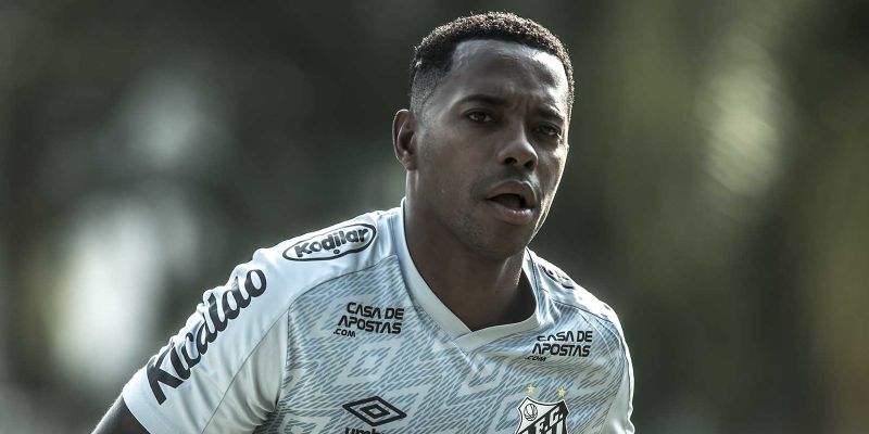 STJ começa a julgar possibilidade de Robinho cumprir pena no Brasil