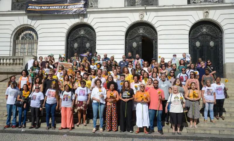 Ato simbólico marca os seis anos do assassinato de Marielle Franco, nas escadarias da Câmara Municipal do Rio de Janeiro. Foto - Tomaz Silva/Agência Brasil