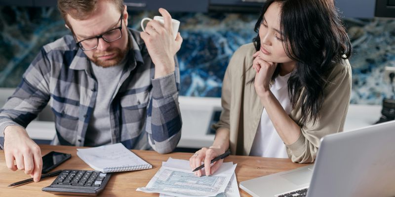 Endividamento e inadimplência do consumidor caem em fevereiro