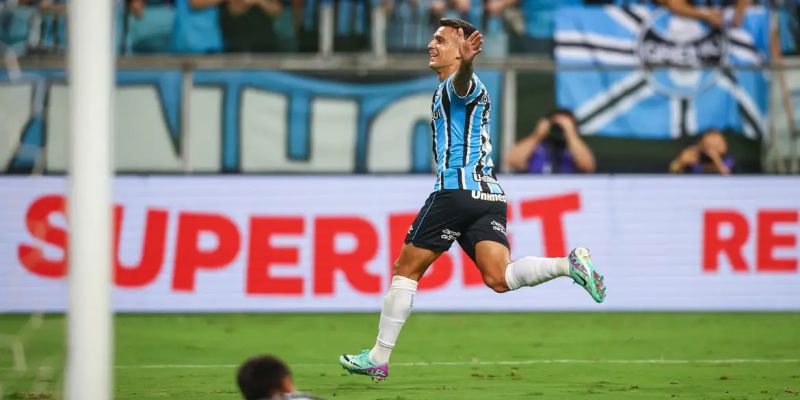 Grêmio supera Brasil de Pelotas e avança às semifinais do Gauchão