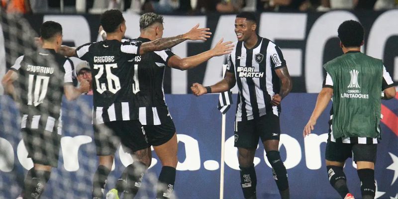 Júnior Santos comanda Botafogo em vitória sobre o Bragantino