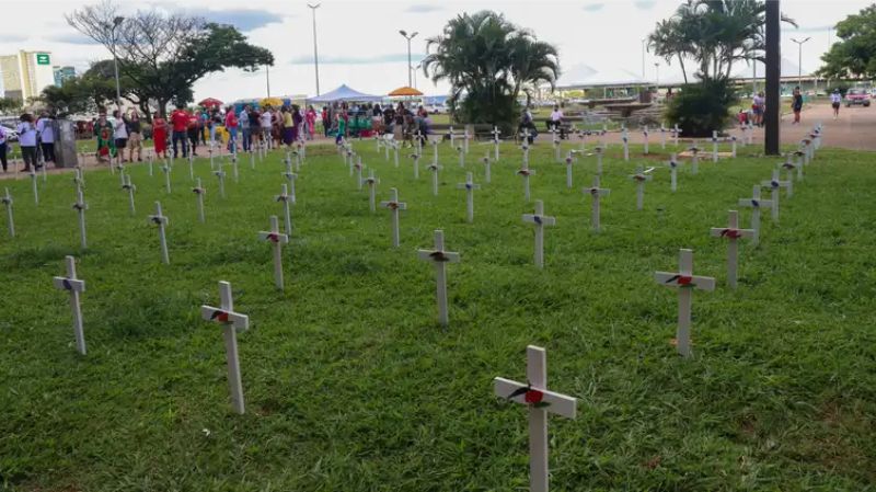 Mulheres vão às ruas de Brasília pelo Dia Internacional da Mulher - Foto: Wilson Dias/Agência Brasil