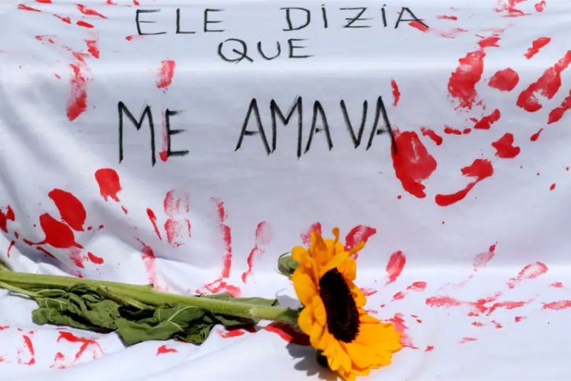 Rio - Mulheres fazem protesto contra o feminicídio, nas escadarias da Câmara Municipal - Foto Tânia Rêgo/Agência Brasil