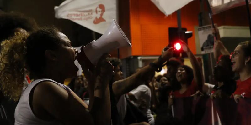 No Rio, mulheres marcham contra misoginia e desigualdades