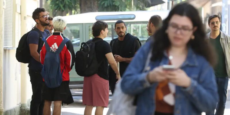 Quase 10 milhões de jovens sem ensino básico estão fora da escola