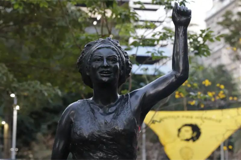 Estátua da ex-vereadora Marielle Franco, no Buraco do Lume, centro da cidade - Fernando Frazão/Agência Brasil