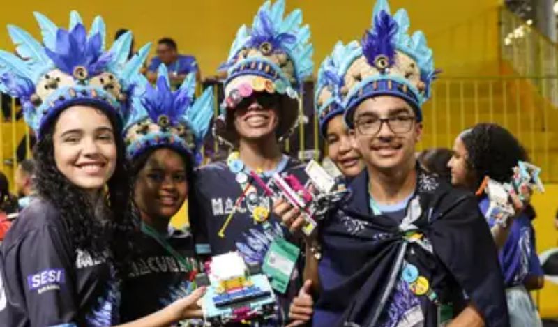 João Artimandes e equipe durante torneio de robótica. Foto - José Cruz/Agência Brasil