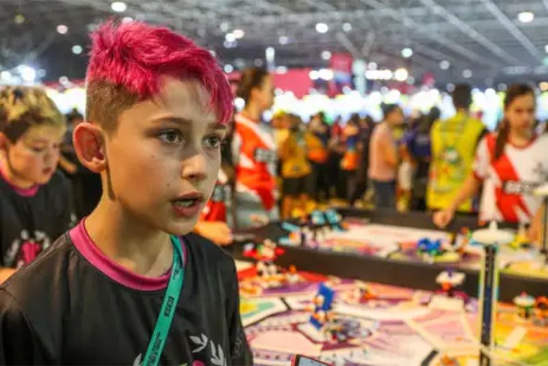 Estudante Otávio Fortunato e equipe criam robô com peças de Lego. Foto: José Cruz/Agência Brasil