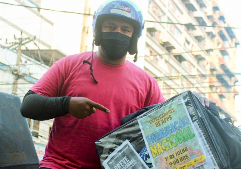 Rio de Janeiro - “Clientes nos confundem com garçons”, reclama entregador de aplicativo. Foto Rafael Simões/Arquivo Pessoal