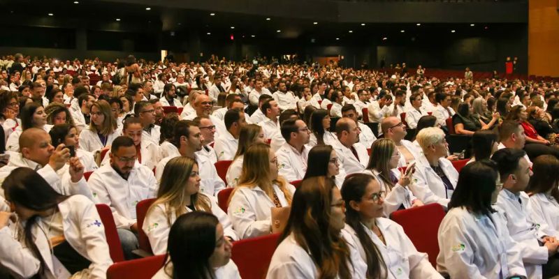 Brasil tem 575.930 médicos ativos: 2,81 por mil habitantes