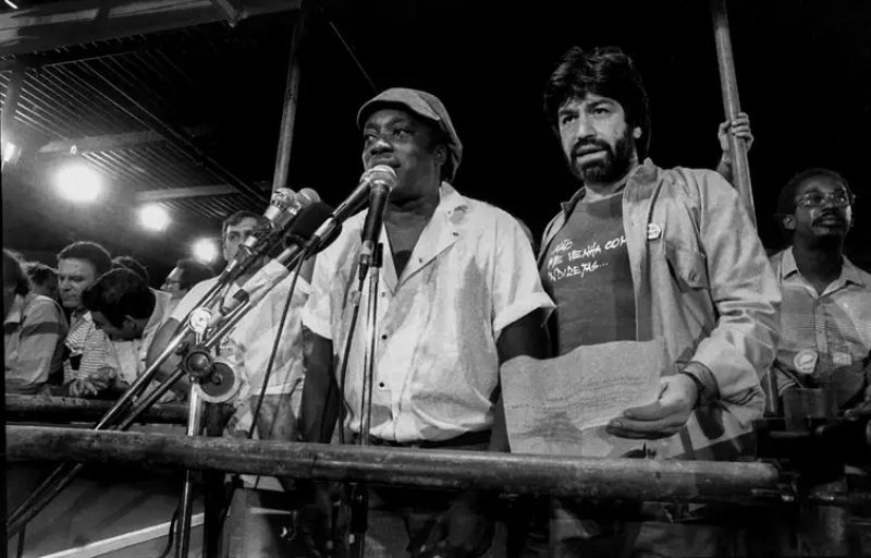 Rio de Janeiro - O cantor Milton Nascimento no comício da Candelária - Foto Vidal da Trindade/CPDoc JB