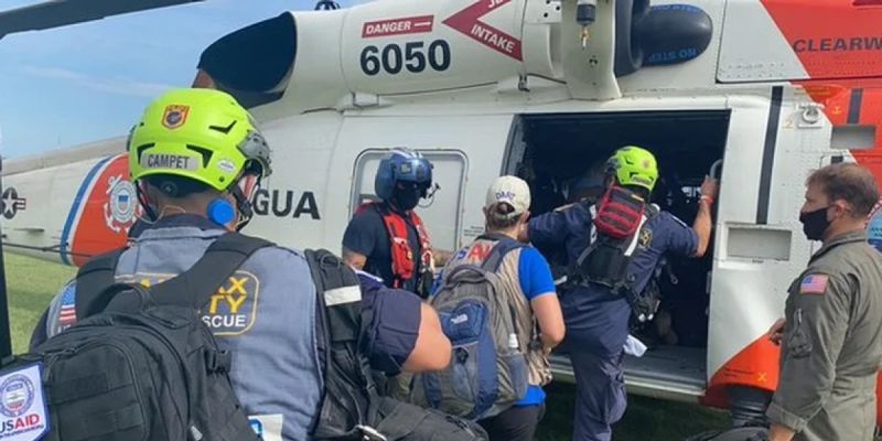 Brasil usa helicóptero para resgatar cidadãos no Haiti