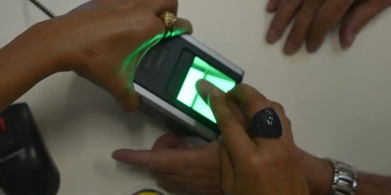 TRE-RJ convoca 4 milhões de eleitores para fazer biometria