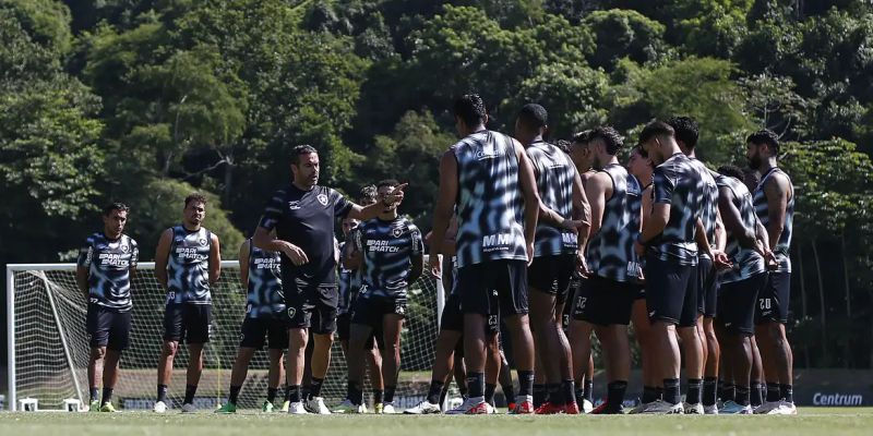 Botafogo recebe Atlético-GO no Nilton Santos pelo Brasileiro