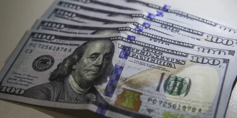 Dólar cai para R$ 5,19, mas sobe 1,53% na semana