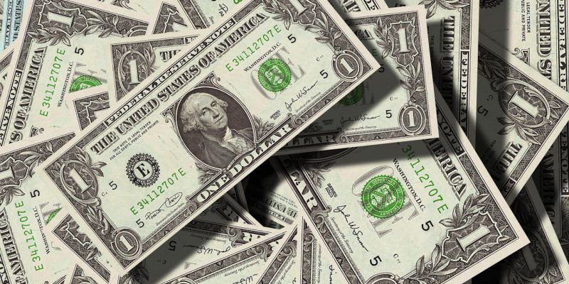 Dólar cai para R$ 5,16 à espera de dados nos Estados Unidos