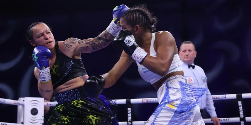 Bia Ferreira derrota argentina e é campeã mundial no boxe profissional