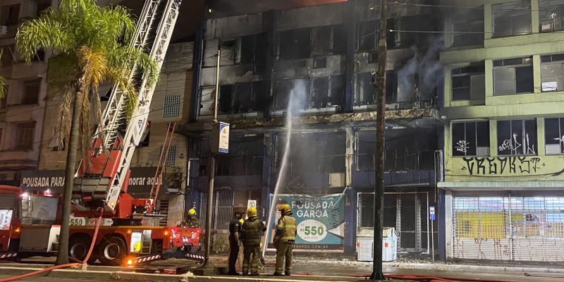 Prefeitura e polícia apuram caso de pousada incendiada em Porto Alegre