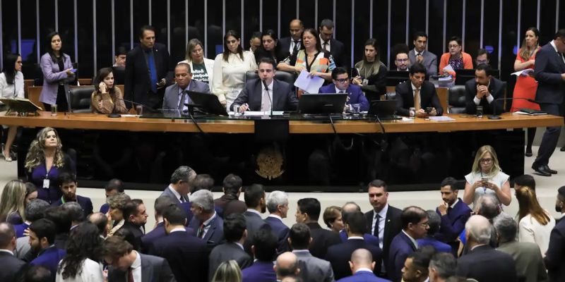 Congresso derruba vetos e eleva valor de emendas parlamentares