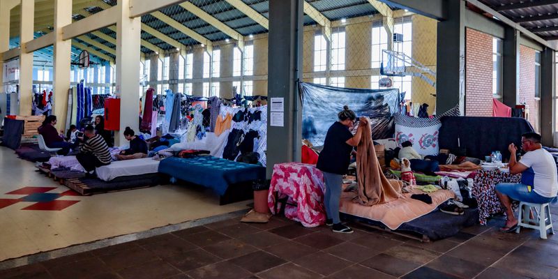 Chuvas agravam situação da população de rua em Porto Alegre