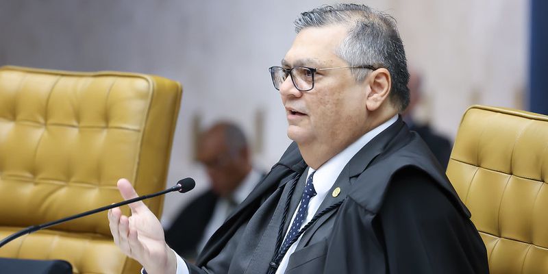 Flávio Dino mantém afastamento de desembargadores do TRF4