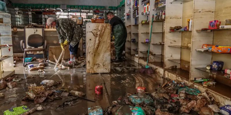 Comerciantes de Porto Alegre levam dias só para limpar lojas