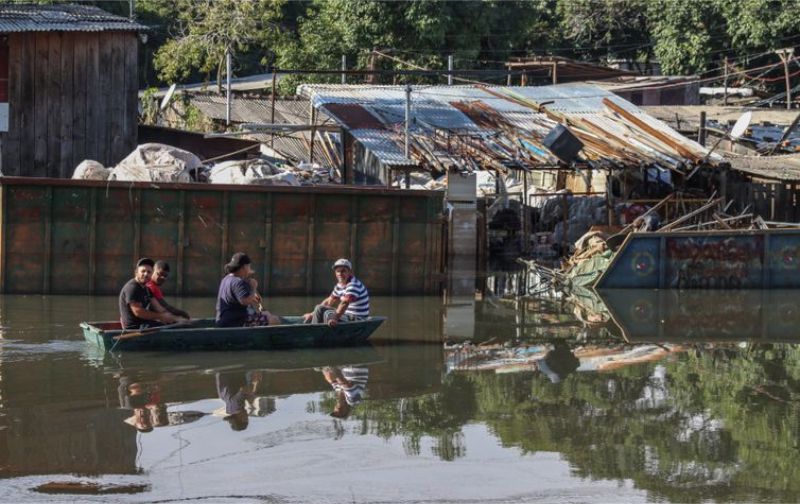 Porto Alegre - Bairro Farrapos, em Porto Alegre, continua alagado - Foto Rafa Neddermeyer/Agência Brasil