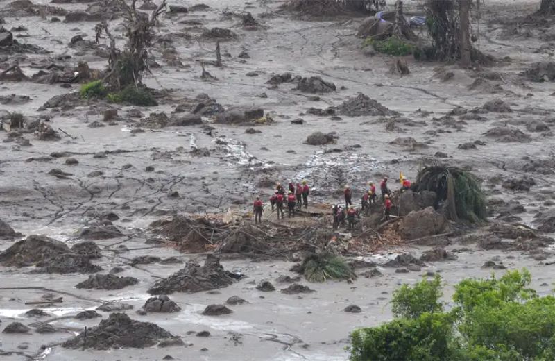 Tragédia matou mais de 19 pessoas e destruiu casas e veículos  Foto: Antonio Cruz/ Agência Brasil/Arquivo