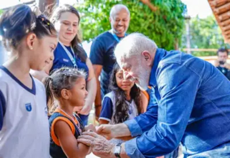 Araraquara: presidente Lula visita a Escola Henrique Scabello para acompanhar demonstração da Ação Mais Saúde Bucal. Foto:  Ricardo Stuckert / PR