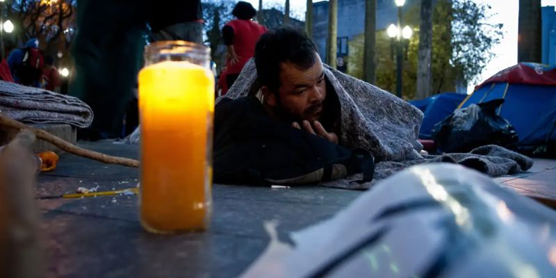 Tendas vão atender e acolher população de rua durante o frio em SP