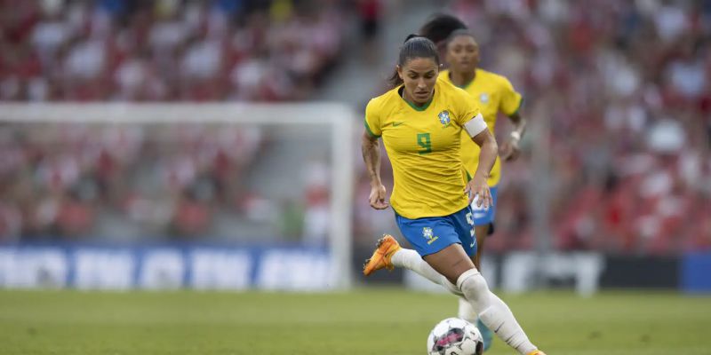 Debinha, Bruninha e Laís Estevam são convocadas para a seleção