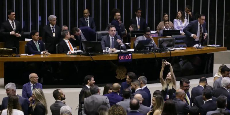 Congresso mantém veto de Bolsonaro e legisla em causa própria