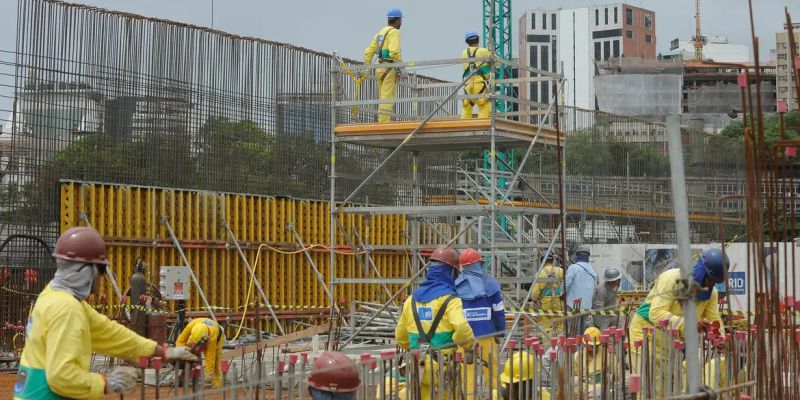 Mesmo na pandemia, emprego na construção cresceu 21,6%, revela IBGE