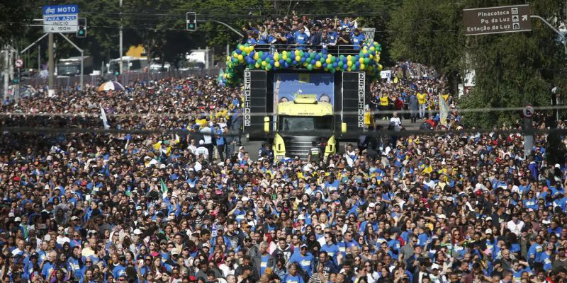 Marcha para Jesus reúne milhares de pessoas na capital paulista