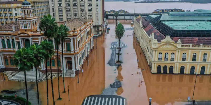 Aeroporto de Porto Alegre suspende voos por tempo indeterminado 