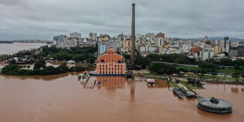 Cheia do Guaíba coloca Porto Alegre em alerta de mais inundação