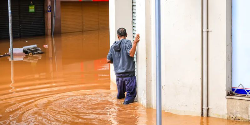 Saiba como prevenir doenças como a leptospirose, após chuvas no RS