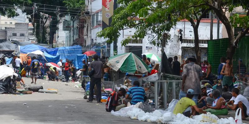 Trabalhadores denunciam abordagens violentas na Cracolândia, em SP