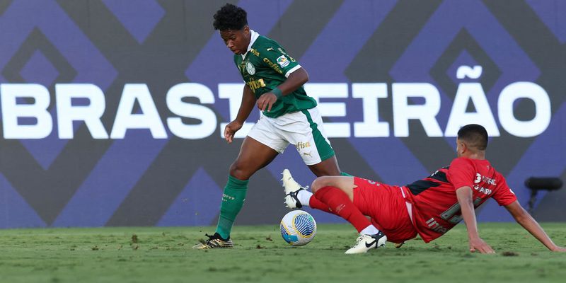 Athletico-PR faz 2 a 0 no Palmeiras e retoma liderança do Brasileirão