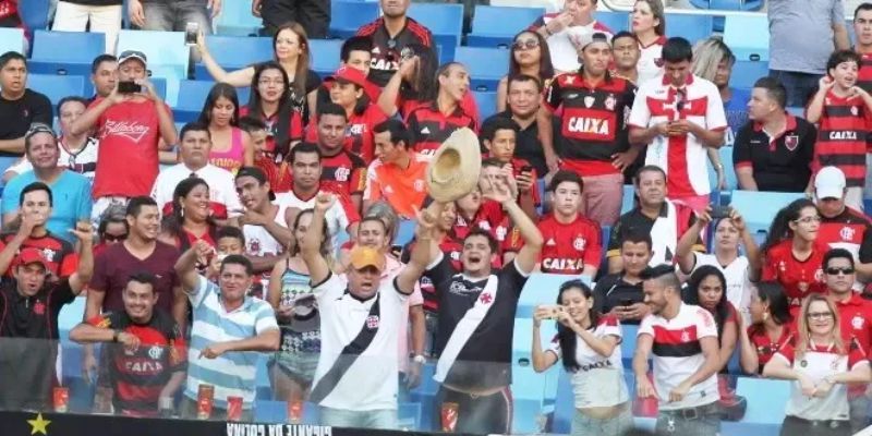 Mais de 30 torcedores de Flamengo e Vasco são levados a delegacias