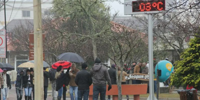 Semana começa com queda de temperaturas e ventos fortes no Sul