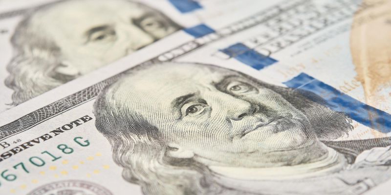 Dólar sobe para R$ 5,28 em meio à queda das commodities