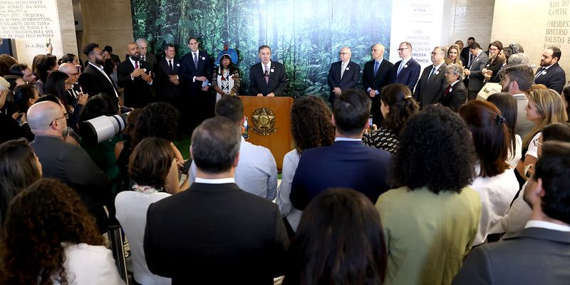 Barroso diz que enchentes no RS são alerta para proteção ambiental