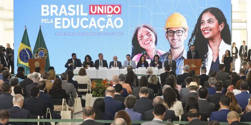 Governo anuncia R$ 5,5 bi para obras e novos campi universitários