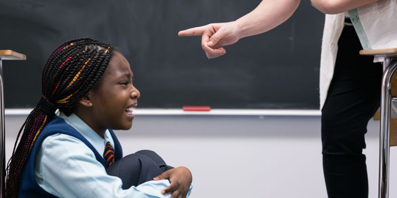 Menina de 8 anos vítima de racismo não quer mais ir à escola no Rio