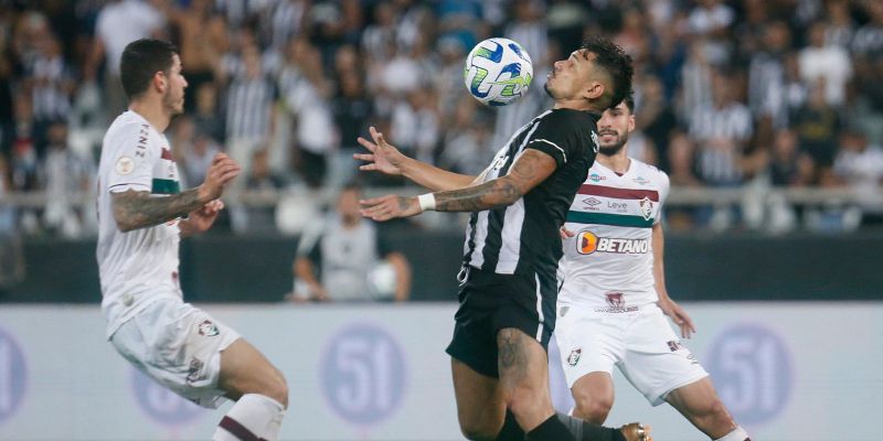 Botafogo enfrenta o Fluminense de olho na liderança do Brasileiro