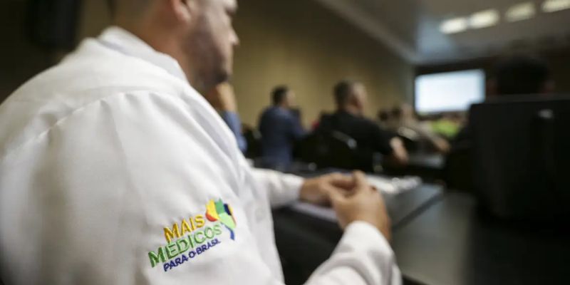 Saúde reajusta bolsa do Programa Mais Médicos em 8,4%